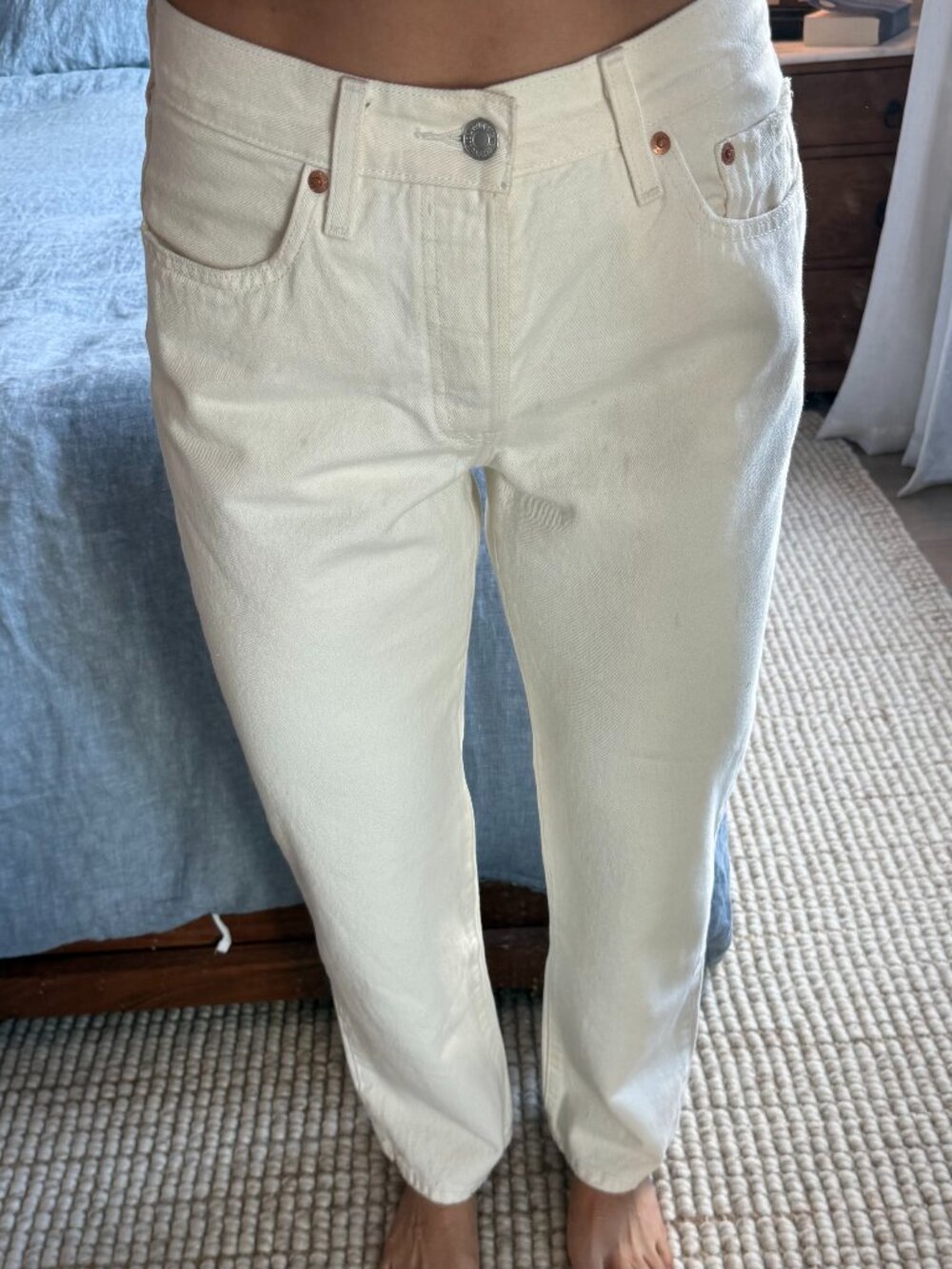 Levi’s Premium Cream Straight-Leg Jeans – Size 26